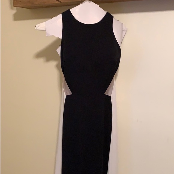 Aida black tie gown - Picture 2 of 5